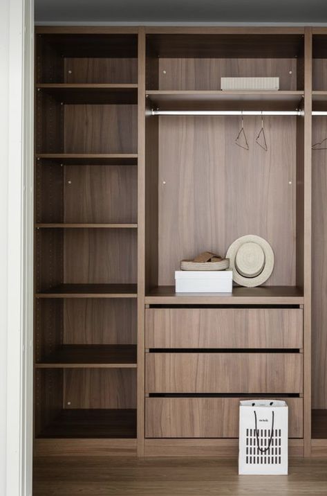 Wooden Walk In Wardrobe, Walnut Walk In Wardrobe, Walnut Wardrobe Design, Custom Wardrobe Design, Wardrobe Design Bedroom Interior, Closet Interior Design Layout, Walnut Walk In Closet, Walnut Bedroom Ideas Interior Design, Closet Small Design