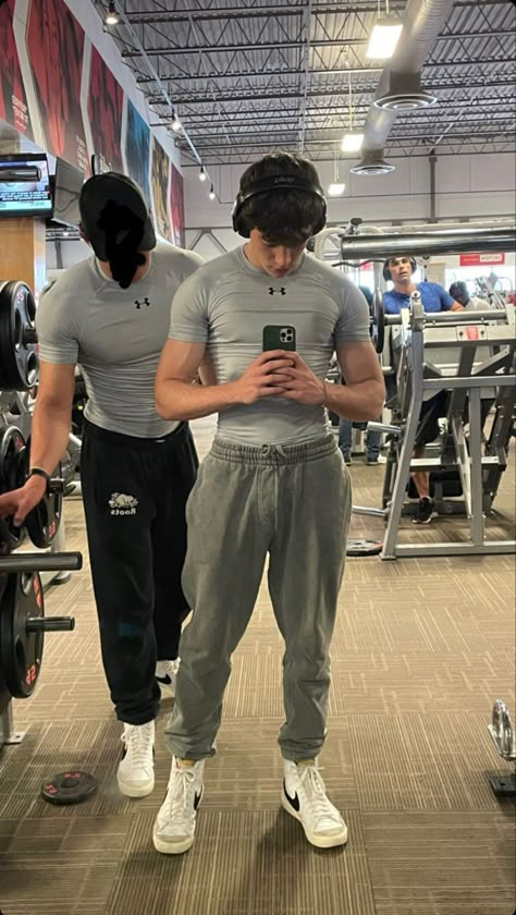 Mens Gym Outfits, Gym Fits Men, Sporty Outfits Men, Gym Wear Men, Gym Bro, Mens Gym, Athleisure Men, Gym Outfit Men, Gym Guys