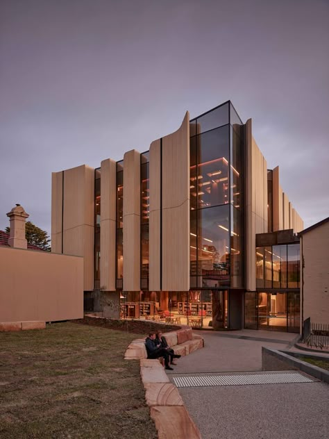 Gallery of Warrnambool Learning and Library Centre / Kosloff Architecture - 5 Large Building, Hotel Facade, Commercial Design Exterior, Architecture Elevation, Facade Architecture Design, Office Building Architecture, Library Architecture, New Architecture, Architecture Design Drawing