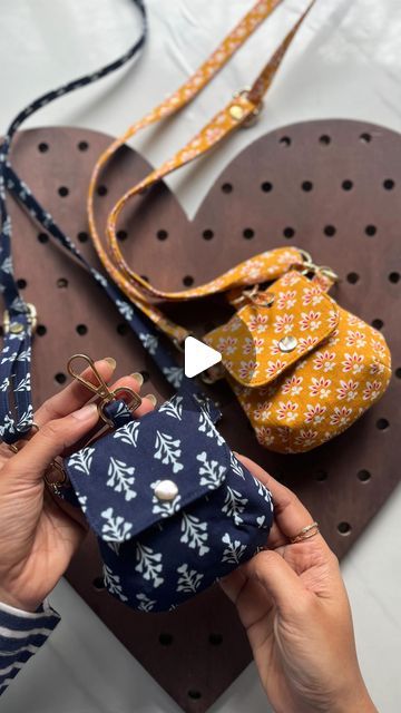 Handmade Purses Patterns, Hand Made Purses, Small Wallets For Women Diy, Small Cloth Bags Diy, Hand Made Purse, Fabric Sling Bag, Small Square Bag Sewing Pattern, Handmade Sling Bags, Fabric Purses Handmade