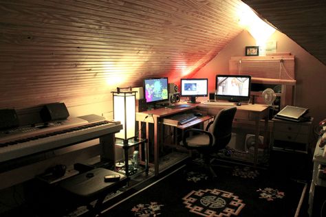 10 Attics That Prove You Are Wasting An Entire Room In Your Home Attic Man Cave Ideas, Bedroom Music Studio, Attic Man Cave, Attic Conversions, Modern Attic, Attic Nook, Recording Studio Ideas, Attic Studio, Kids Bedroom Remodel