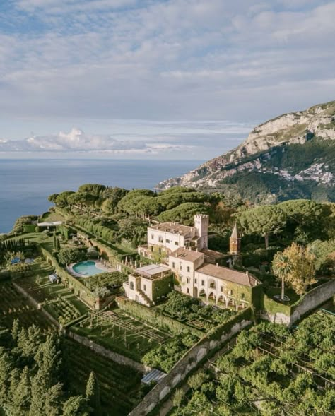 hotel villa cimbrone ravello italy Yule Wedding, Majestic Places, Elopement Venues, Italian Destination Wedding, Villa Cimbrone, Ravello Italy, Italy Villa, Getting Married In Italy, Villa Di Lusso