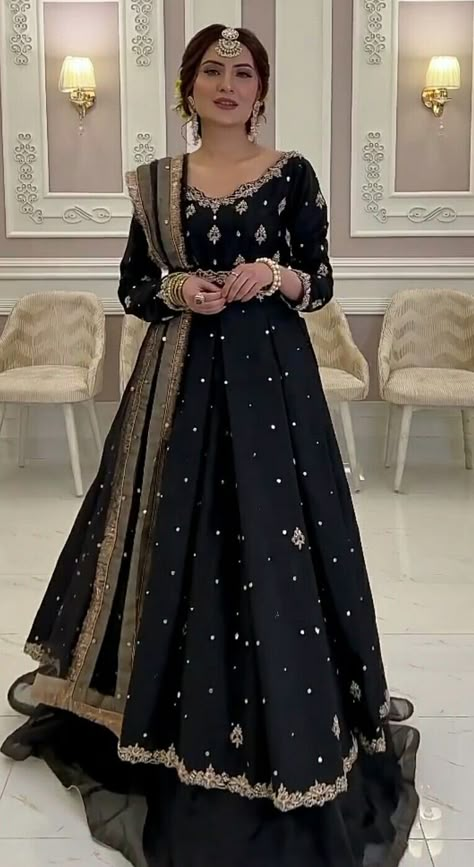 Desi Dress, Shadi Dresses, Desi Wedding Dresses, Desi Fits, Pakistani Wedding Outfits, Style Guru, Beautiful Pakistani Dresses, Desi Outfits, Pakistani Fancy Dresses