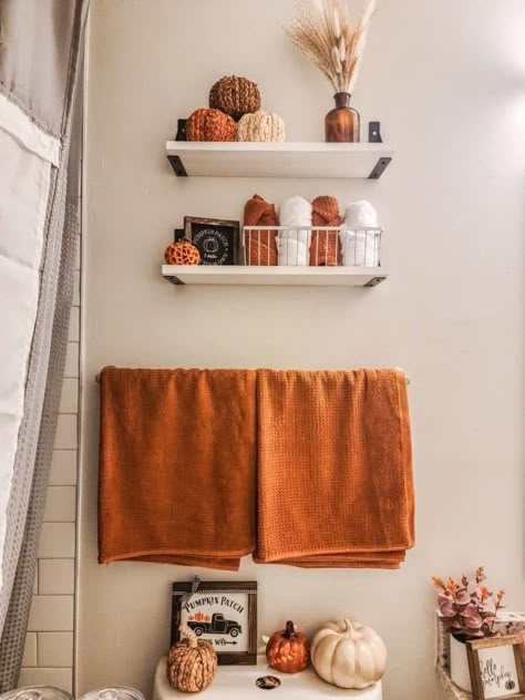 Fall Decor 2023, Fall House Decor, Fall Bathroom Decor Ideas, Fall Apartment, Fall Apartment Decor, Fall Bathroom Decor, Fall Bathroom, Fall House, Fall Room Decor