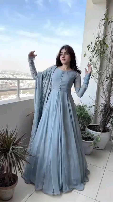 Long Frock Designs, Long Gown Design, Frock Designs, Simple Frocks, Simple Gowns, Anarkali Dress Pattern, Long Frock, Salwar Kamiz, Beautiful Pakistani Dresses