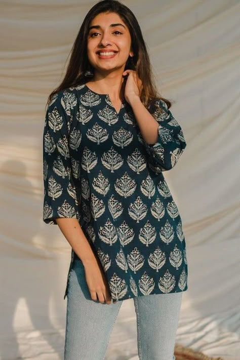 Kurta For College Women, Shirt Kurti Designs Latest, College Tops Women, Short Kurta With Jeans Women, Blue Short Kurti Outfit, Short Kutis Ideas, Short Top Kurti Design, Kurti Look Casual, Short Tops Stitching Ideas