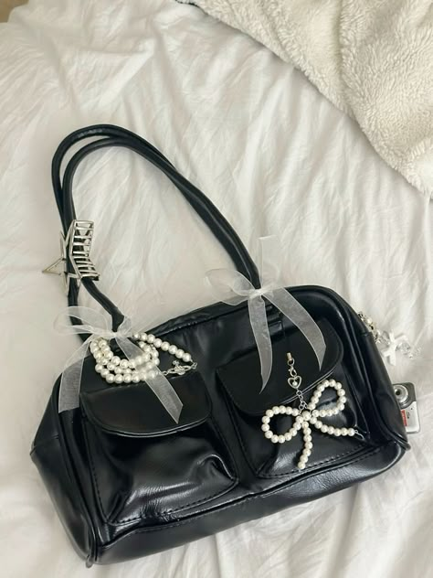 Aesthetic Leather Bag, Leather Bags Aesthetic, Standoil Bag Decor, Decorated Purse Aesthetic, Y2k Leather Bag, Purses And Handbags Aesthetic, Bag Decoration Aesthetic, Cute Bags Aesthetic, Leather Bag Aesthetic