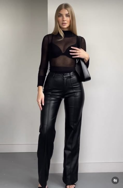 Winter Going Out Outfit Night, Houseparty Outfits, Leather Pants Outfit Night, Winter Going Out Outfit, Night Out Outfit Clubwear, Lederhosen Outfit, Outfits Guide, Outfit Clubwear, Bar Outfits