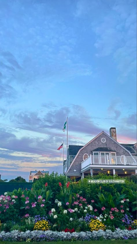 Sunset in the Hamptons. Hamptons house, Hamptons aesthetic, Hamptons style Hampton House Aesthetic, Hamptons House Aesthetic, East Hamptons Aesthetic, Hamptons Summer Aesthetic, Summer In The Hamptons Aesthetic, The Hamptons Summer, The Hamptons Aesthetic, Hampton Summer, Hampton Aesthetic