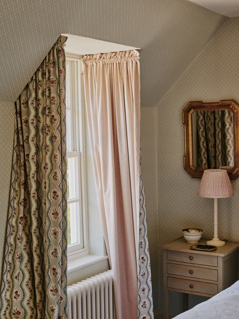 Pattern Curtains Living Room, Garage Decor Ideas, Cottage Window Treatments, Castle Living Room, Antique Welsh Dresser, Scottish Interiors, English Cottage Bedroom, Country House Bedroom, Bedroom Wardrobe Ideas