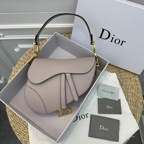 Trendy Designer Bags, Designer Wishlist, Christian Dior Bag, Expensive Bag, Trendy Purses, Luxury Bags Collection, Handbag Essentials, Dream Bags, Girly Bags