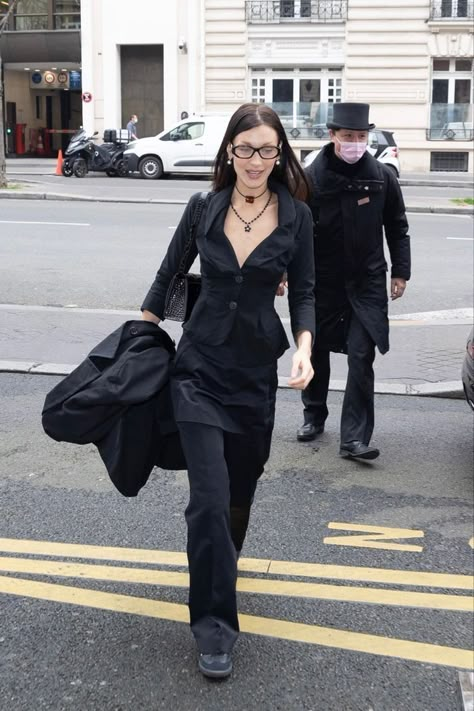 Bella Hadid Aesthetic Outfits, April Inspiration, Librarian Core, Studio 54 Outfits, Bella Hadid Street Style, Models Off Duty Style, Off Duty Outfits, Bella Hadid Outfits, 90s Model