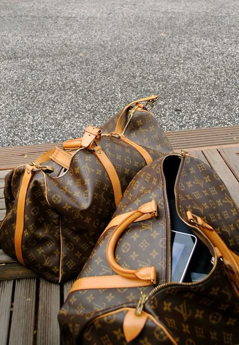 Men love this duffle!  Personally I just found it to heavy to travel with...even as a carry-on. Louis Vuitton Purses, Louis Vuitton Online, Sac Louis Vuitton, Lv Neverfull, Lv Bags, Louis Vuitton Keepall, Louis Vuitton Wallet, Lv Handbags, Beautiful Handbags