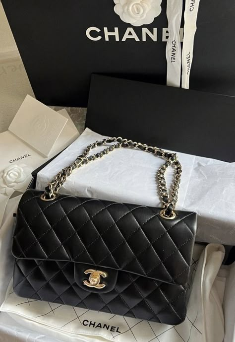 Mochila Chanel, Chanel Bag Classic, Chanel Classic Flap Bag, Expensive Bag, Tas Bahu, Dream Bag, Luxury Bags Collection, Classic Flap Bag, Dream Bags