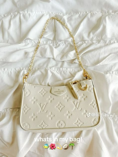 Luxury Purses Aesthetic, Cute Bags Designer, Cute Louis Vuitton Bags, Purses And Handbags Aesthetic, White Lv Bag, Luxurious Purses, Small Louis Vuitton Purse, Louis Vuitton Bag Aesthetic, Luxury Bags Aesthetic