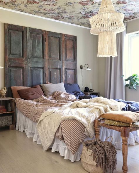 45 Rustic Decorating Ideas to Add Charm and Character Creative Bedroom Ideas, New Home Decorating Ideas, Bohemian Decorating, Bedroom Decor For Small Rooms, Stylish Bedroom Design, Windows Shutters, Design Your Bedroom, Rustic Home Interiors, Bedroom Sanctuary