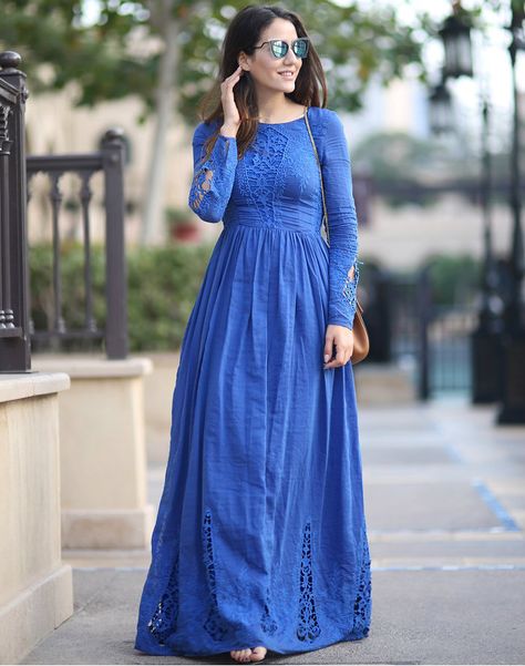 A day in Dubai, one of my favourite cities! Wearing a gorgeous royal blue dress and my Ochidea Sunglasses by Fendi Royal Blue Dress Outfit, Blue Day Dress, Day Dress Outfit, Look Hippie Chic, Blue Hijab, Blue Day, Maxi Outfits, Royal Blue Dress, Royal Blue Dresses