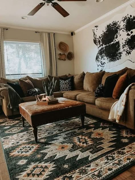 Black Southwestern Living Room, Country Farmhouse Apartment Decor, Rugs Boho Living Rooms, Country Boho Home Living Room, Boho Western Coffee Table Decor, Western Inspired Interior Design, Western Aztec Living Room, Dark Southwestern Decor, Home Decor Ideas Living Room Boho