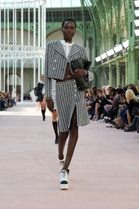 Chanel Spring 2025 Ready-to-Wear Collection | Vogue Rue Cambon Chanel, Best Runway Looks, Runway Vintage, Chanel Spring Summer, Coco Chanel Fashion, Chanel Runway, Runway Shoes, Fashion Haute Couture, Chanel Spring