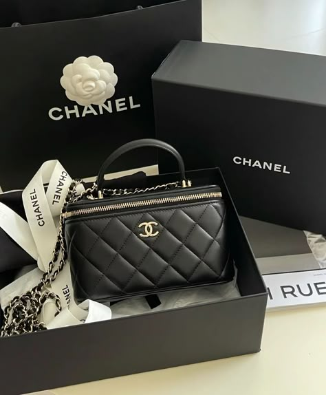 v!ber 0921.317.5951 🎀 Cool Outfits For Winter, Chanel Bag Collection, Annie Leblanc, Luxury Bags Collection, Outfits For Winter, Pretty Bags, Bag Collection, 2025 Vision, Cute Bags