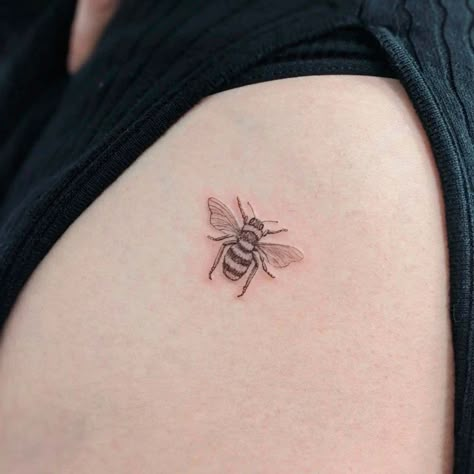 Side Leg Tattoo, Aloha Tattoo, Hip Tattoos, Hidden Truth, Hip Tattoos Women, Mini Tattoo, Detailed Tattoo, Bee Tattoo, Tattoos Women