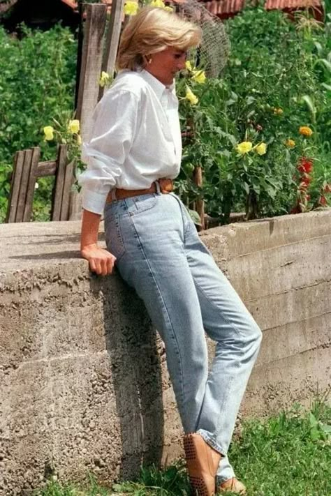 Lady Diana’s Old Money-inspired Outfit | by Starryli | Medium Princess Diana Outfits, Diana Outfits, Princess Diana Style, Diana Style, Princess Diana Fashion, Princess Diana Family, Diana Queen, Princes Diana, Diana Fashion