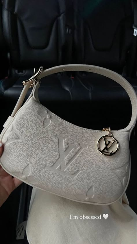 Sac Louis Vuitton, Trendy Purses, My Style Bags, Luxury Bags Collection, Handbag Essentials, Dream Bags, Girly Bags, Luxury Purses, Girly Accessories