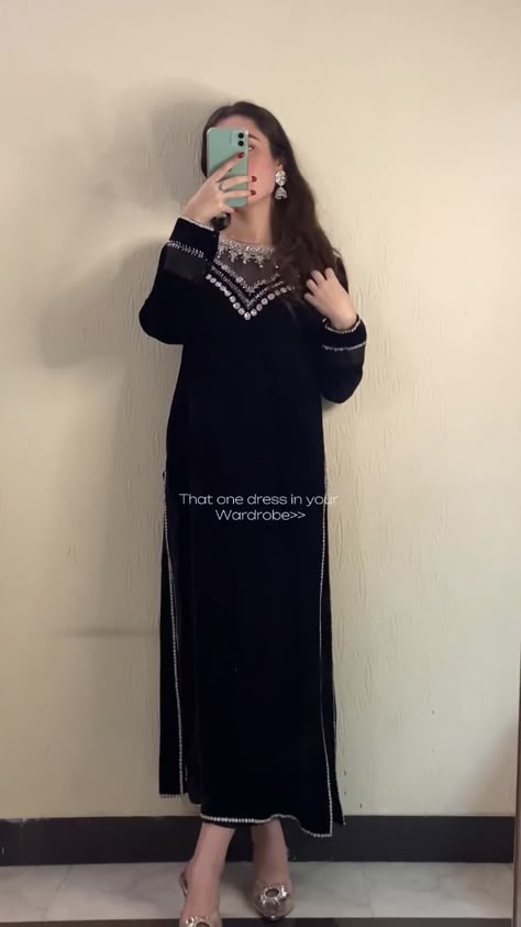 Plan Black Suit Design For Women, Black Churidar Designs Party Wear, Simple Velvet Suit Design, Black Dress Ideas Pakistani, Velvet Pakistani Dress Party Wear, Plain Dress Designs Pakistani, Retirement Party Outfit, Lawn Frock Design, Latest Velvet Dresses