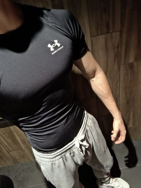 Body Mens Aesthetics, Best Gym Outfits Men, Man In Sweatpants, 180cm Men, Gym Body Men, Gym Motivation Men, Gym Outfit Men Style, Athletic Body Men, Gym Fit Men