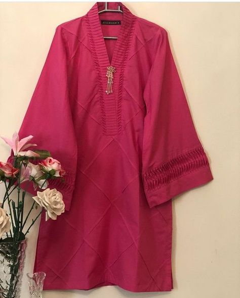 #neclinedesign #solidcolordress #plaindress #summerdresses2022 Plain Dress Designs Pakistani, Dress Design Pakistani, Fashion Designer Aesthetic, Dress Designing Ideas, Summer Style Outfits, Plain Dresses, Simple Dress Casual, Designer Aesthetic, Lace Dress Design