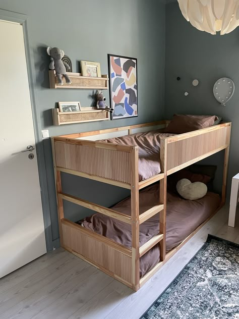 Kura Cama Ikea, Cama Ikea Kura, Kura Bed Hack, Bed Hacks, Cama Ikea, Ikea Kids Room, Ikea Kura Bed, Kids Rooms Inspo, Kids Shared Bedroom