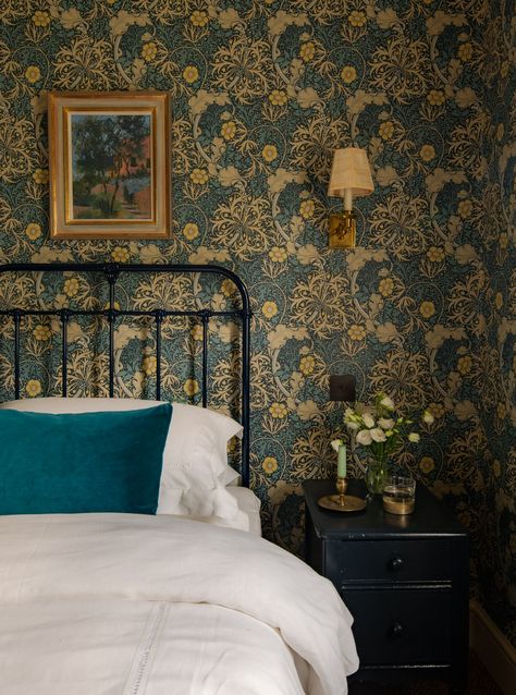 17 William Morris wallpaper and fabric design ideas from the House & Garden archive | House & Garden Vineyard Wallpaper, Colourful Rooms, Bedrooms Wardrobes, Soho House Barcelona, Woodland Bedroom, Vanity Inspo, Oval Room Blue, William Morris Wallpaper, English Houses