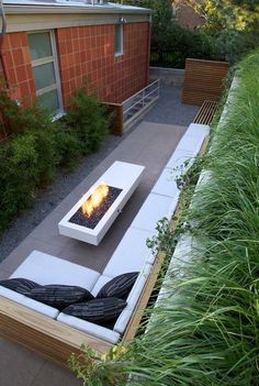 Townhomes Patio firepit ideas | 1000+ Narrow Backyard Ideas on Pinterest | Townhouse Landscaping ... Narrow Backyard Ideas, Narrow Backyard, Patio Design Modern, Design Per Patio, Backyard Ideas For Small Yards, Small Yard Landscaping, Small Backyards, Backyard Layout, Side Yard Landscaping