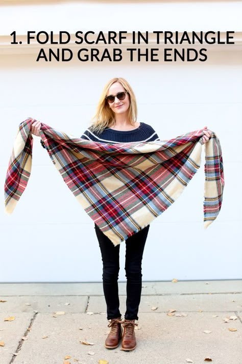 Tie A Blanket Scarf, Wardrobe Shopping List, How To Wear A Blanket Scarf, Scarf Wearing Styles, Ways To Tie Scarves, Tie A Scarf, Big Scarf, Ways To Wear A Scarf, Wear A Scarf