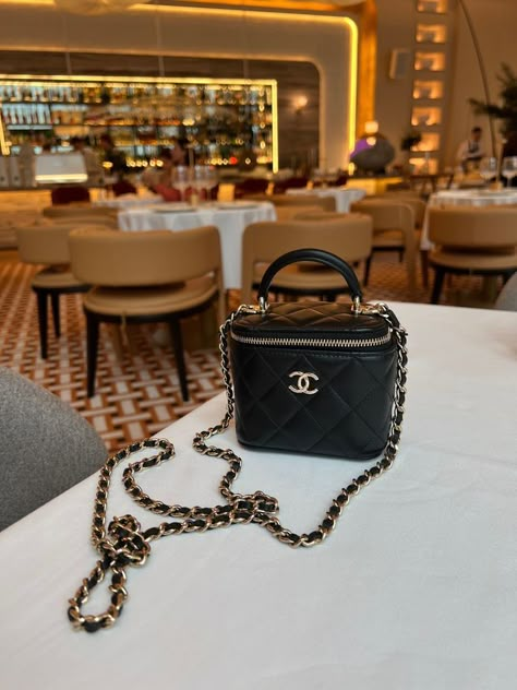 Chanel Black Bag Aesthetic, All Black Chanel Bag, New Chanel Bags 2023, Chanel Mini Vanity Bag Outfit, Vanity Chanel Bag, Chanel Bag Vanity, Chanel Mini Vanity Bag, Chanel Box Bag, Chanel Aesthetic Bag