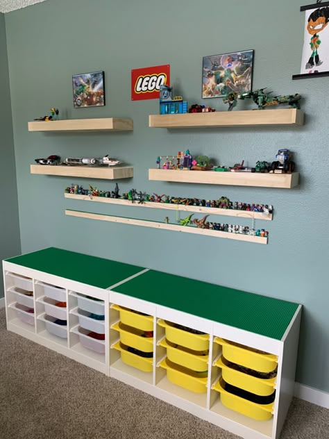 Lego Boys Room, Camera Montessori, Lego Room Ideas, Lego Storage Ideas, Lego Room Decor, Lego Bedroom, Lego Organization, Acnh Basement, Lego Wall