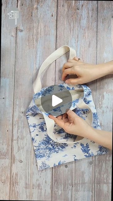 Handmade Bags Sewing Easy Diy, Fabric Bags Handmade Handbags, Handmade Bags Tutorial, Bag Stitching Ideas, How To Make Tote Bags, How To Sew A Tote Bag, Simple Tote Bag Design, Easy Tote Bag Pattern Free, Tote Bag Video