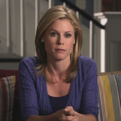 You Again Movie, Modern Family Phil, Women Faceclaims, Claire Dunphy, Mom Characters, Phil Dunphy, Tv Moms, Julie Bowen, Tv Icon