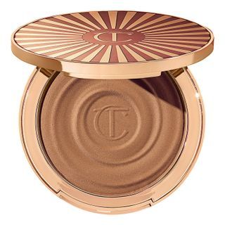 Charlotte Tilbury Beautiful Skin, Cream Bronzer, Charlotte Tilbury Makeup, Dream Makeup, Makeup Wishlist, Makeup Bronzer, Summer Glow, Makeup Items, Makeup Pictures