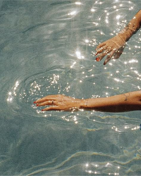 Hands In Water Aesthetic, Ethereal Beach Aesthetic, August Vision Board Pictures, Nature Photography Water, Summer Lovin Aesthetic, Summer Aesthetic Photography, Malibu Vibes Aesthetic, Ocean Film Photography, Vibrant Beach Aesthetic