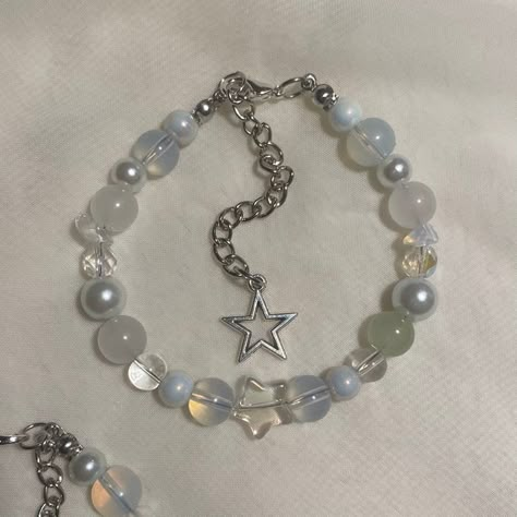 Aesthetic Pearl Jewelry, Pearls Aesthetic, Measure Yourself, Bracelet Inspo, Beads Bracelet Design, Necklace Beads, Jewelry Accessories Ideas, Handmade Wire Jewelry, Funky Jewelry