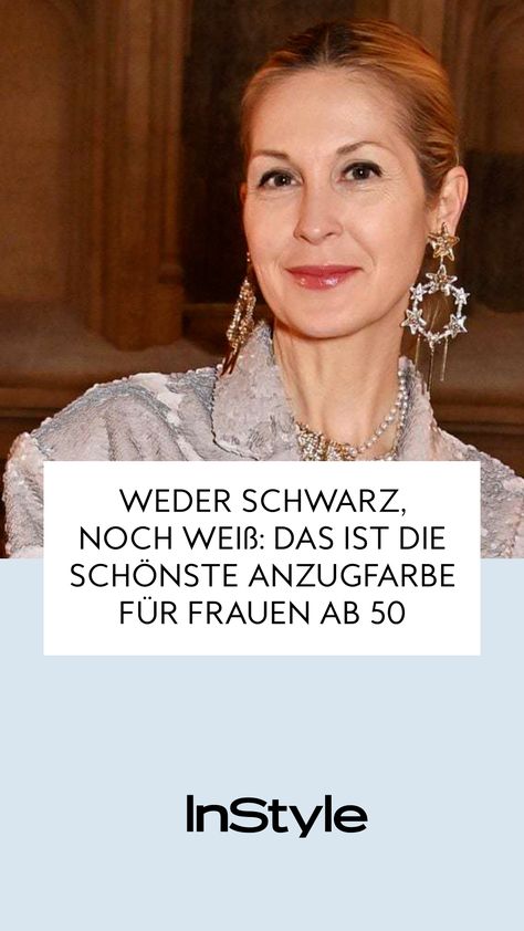 Ein gutsitzender Anzug geht einfach immer und egal zu welchem Anlass! Ü50-Frauen sollten jetzt vor allem auf diese Trendfarbe setzenFashion, Mode, Outfit, Styling Mode Ab 50, Elegantes Outfit Damen, Outfit Styling, Runway Trends, London, Paris, Quick Saves, Fashion Trends