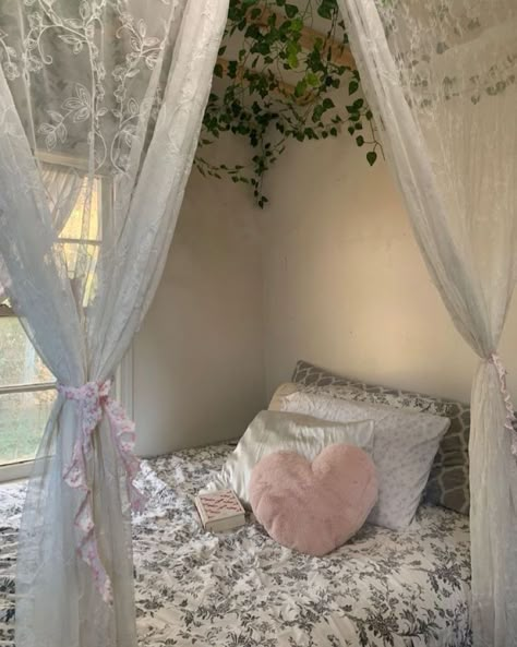 Coquette Room, Room Vibes, Future Bedroom, Princess Room, Redecorate Bedroom, Room Goals, Future Room, Pretty Room, Cute Room Ideas