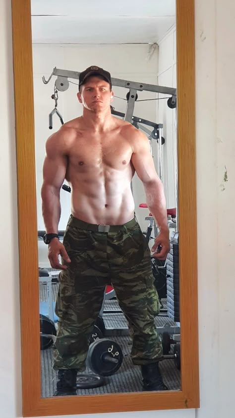 (Marine) Hunks Look Best On Their Knees 남성 근육, Gym Workout Motivation, Military Muscle, Hot Army Men, Fitness Gym Workout, Country Men, Army Men, Men's Fitness, Men's Muscle