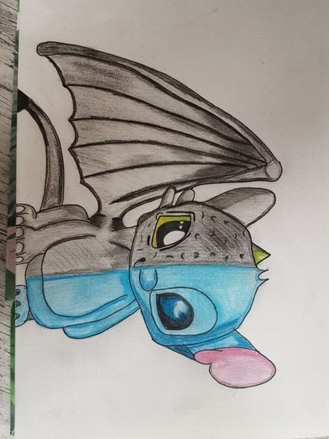 Disney Drawing, Cute Disney Drawings, Stitch Drawing, Disney Art Drawings, Two Faced, Ideas For Drawing, Drawing Faces, Half And Half, Disegni Artistici