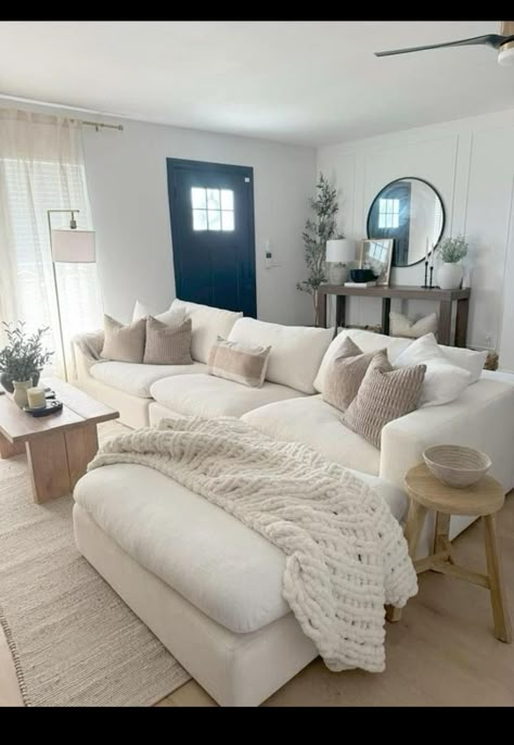 White Couch, Apartment Decorating Living, Apartment Living Room Design, Future Apartment Decor, Small Living Room Ideas, Living Room On A Budget, Home Design Living Room, Apartment Decor Inspiration, Decor Home Living Room