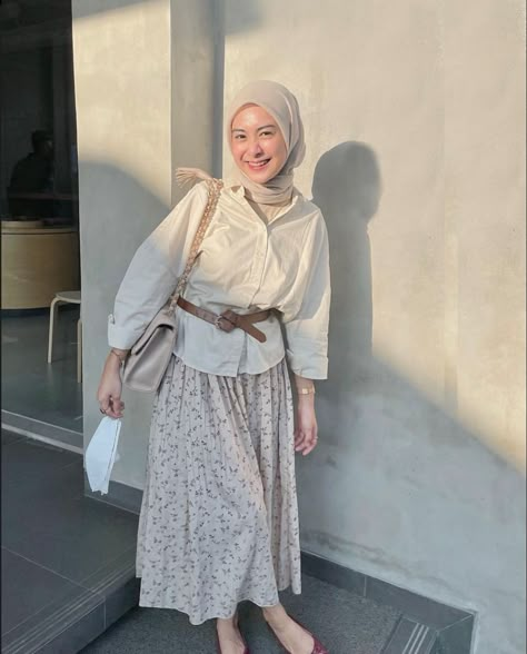 Outfit Ngampus, Rok Outfit, Ootd Hijab Casual, Outfit Hijab Casual, Muslim Outfits Casual, Hijab Style Casual, Hijab Aesthetic, Casual Hijab Outfit, Ootd Dress