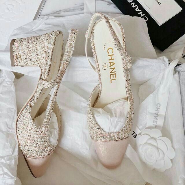 Chanel Aesthetic, Chanel Heels, Hak Tinggi, Pretty Heels, Mode Chanel, Shoes Heels Classy, Love Luxury, Heels Classy, Fancy Shoes