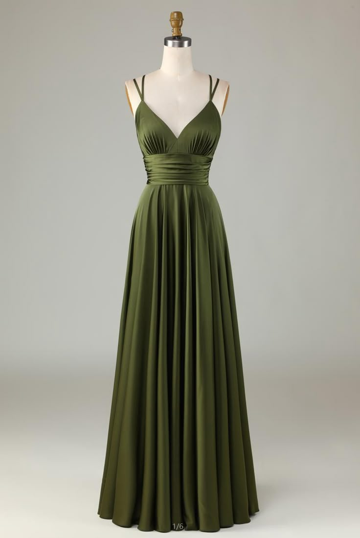 Simple Green Bridesmaid Dresses, Bridesmaid Dresses Satin, Prom Dress Inspo, Simple Prom Dress, Prom Dress Ideas, Prom Inspo, Green Bridesmaid, Long Bridesmaid Dress, Dress With Ruffles