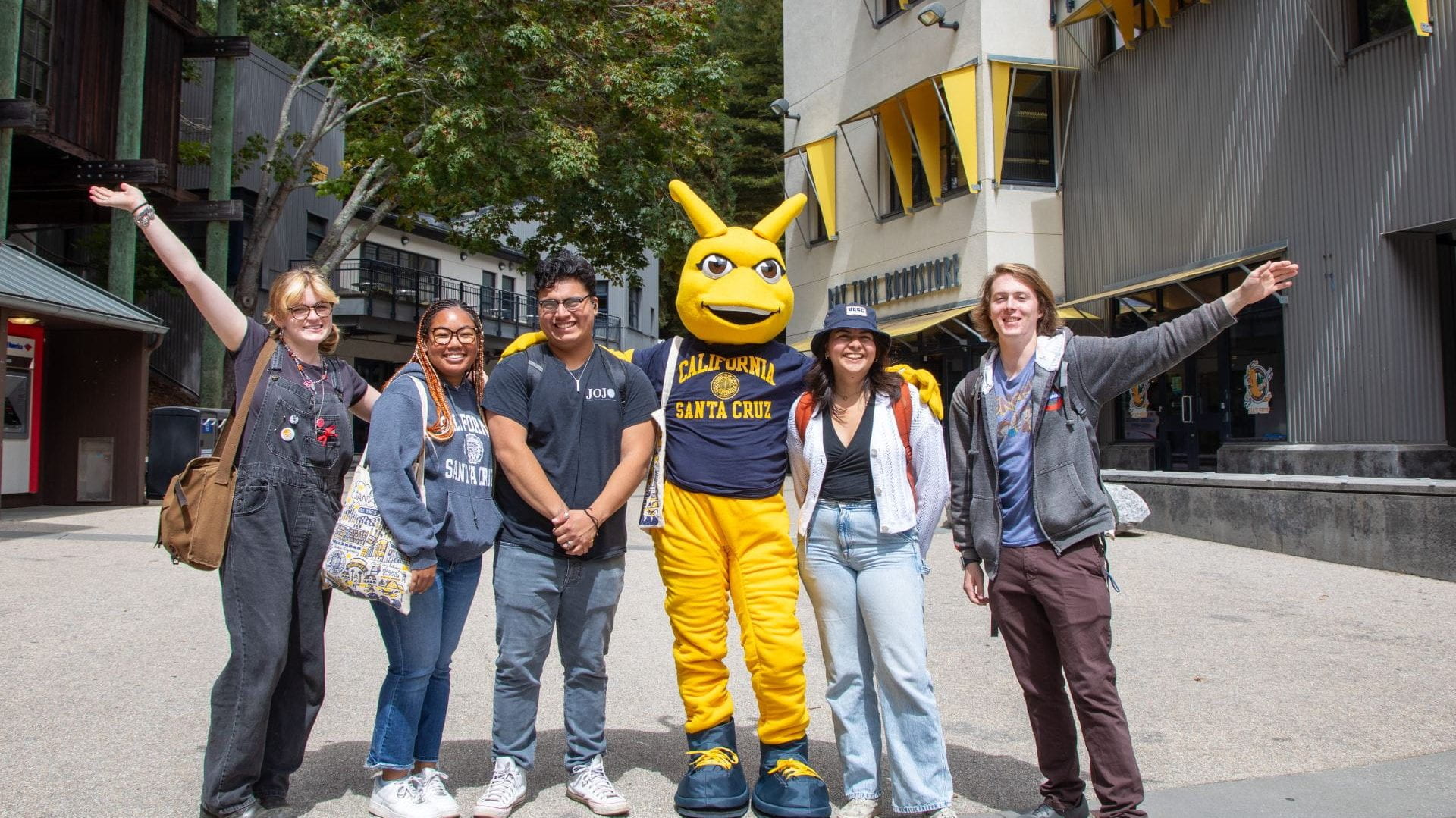 Sammy Slug standing next to students in Quarry Plaza 